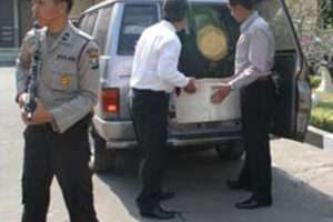 Pos_0005_Uang dan Barang